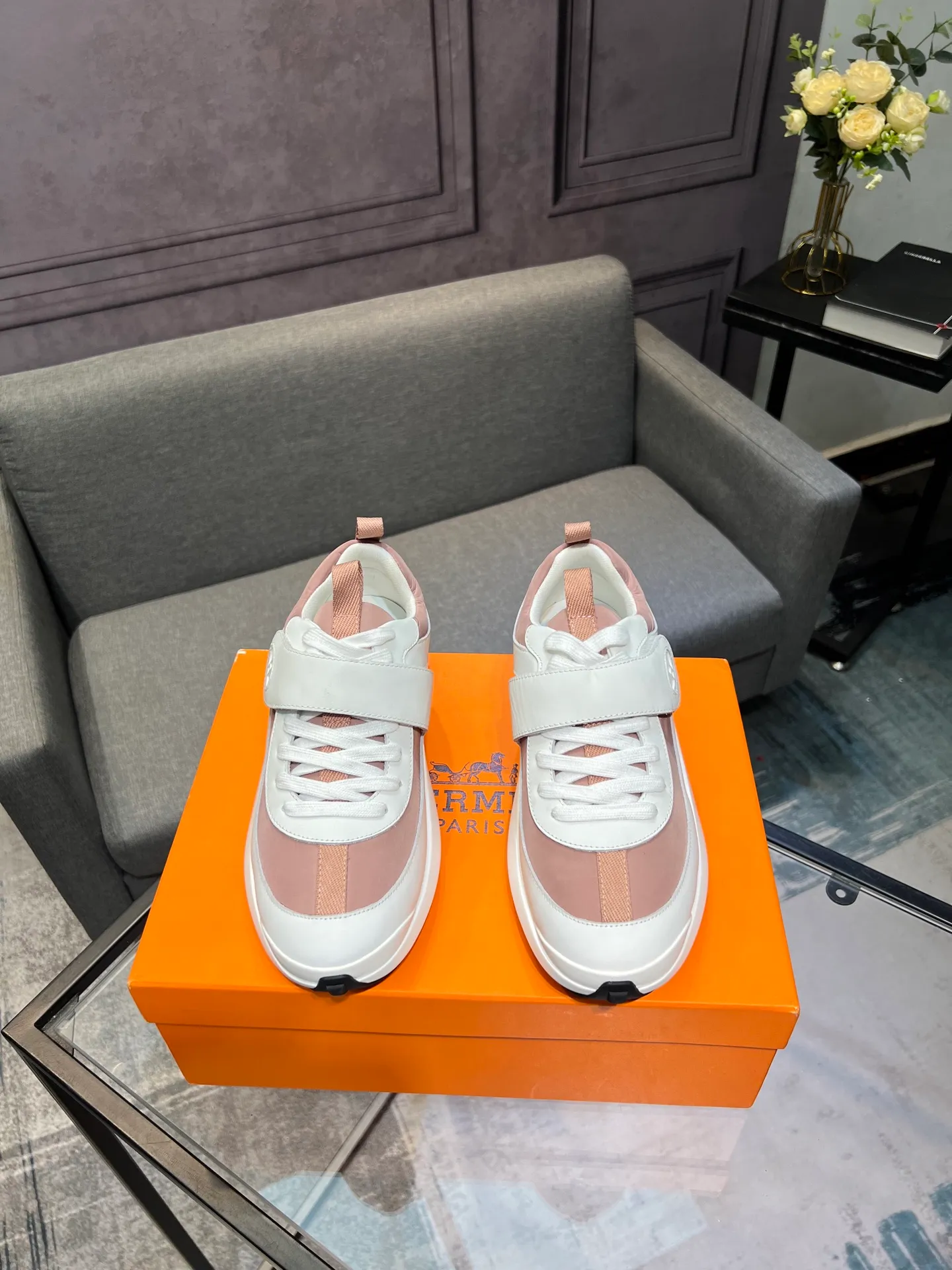 Men's shoes 💰600 Actual photos 🎬 [Hermès] Couple style, official website synchronization Counter quality French Paris catwalk style Simple and classic Imported original fabric Original 1:1 outsole! The highest version on the market! Size: Female 35-41. Male 39-45 (female 41, male 45 customized)